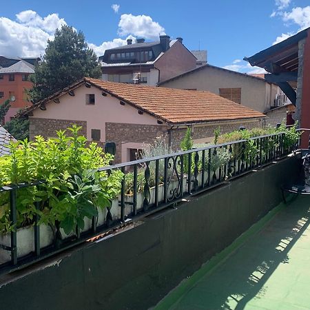 Atico Con Encanto En Bellver De Cerdanya Apartment Luaran gambar