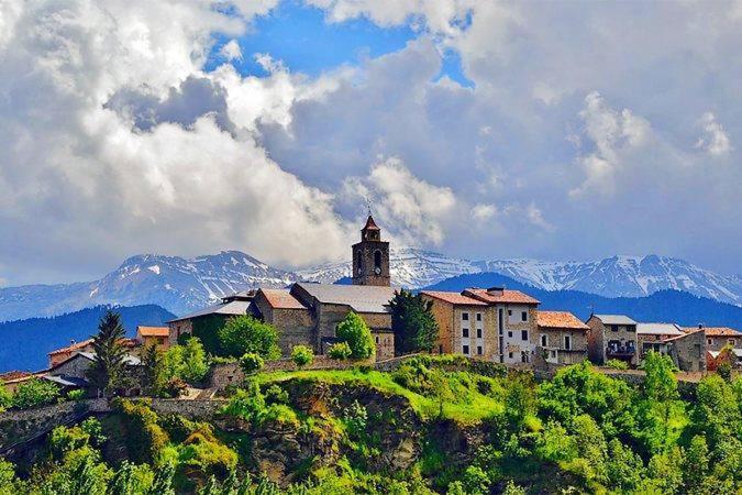 Atico Con Encanto En Bellver De Cerdanya Apartment Luaran gambar