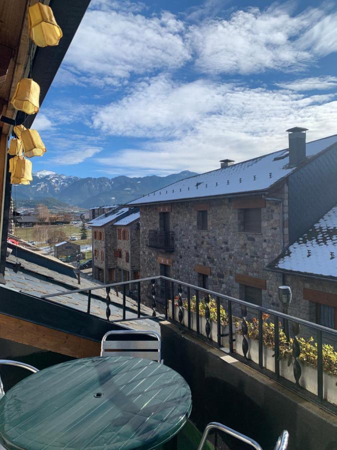 Atico Con Encanto En Bellver De Cerdanya Apartment Luaran gambar