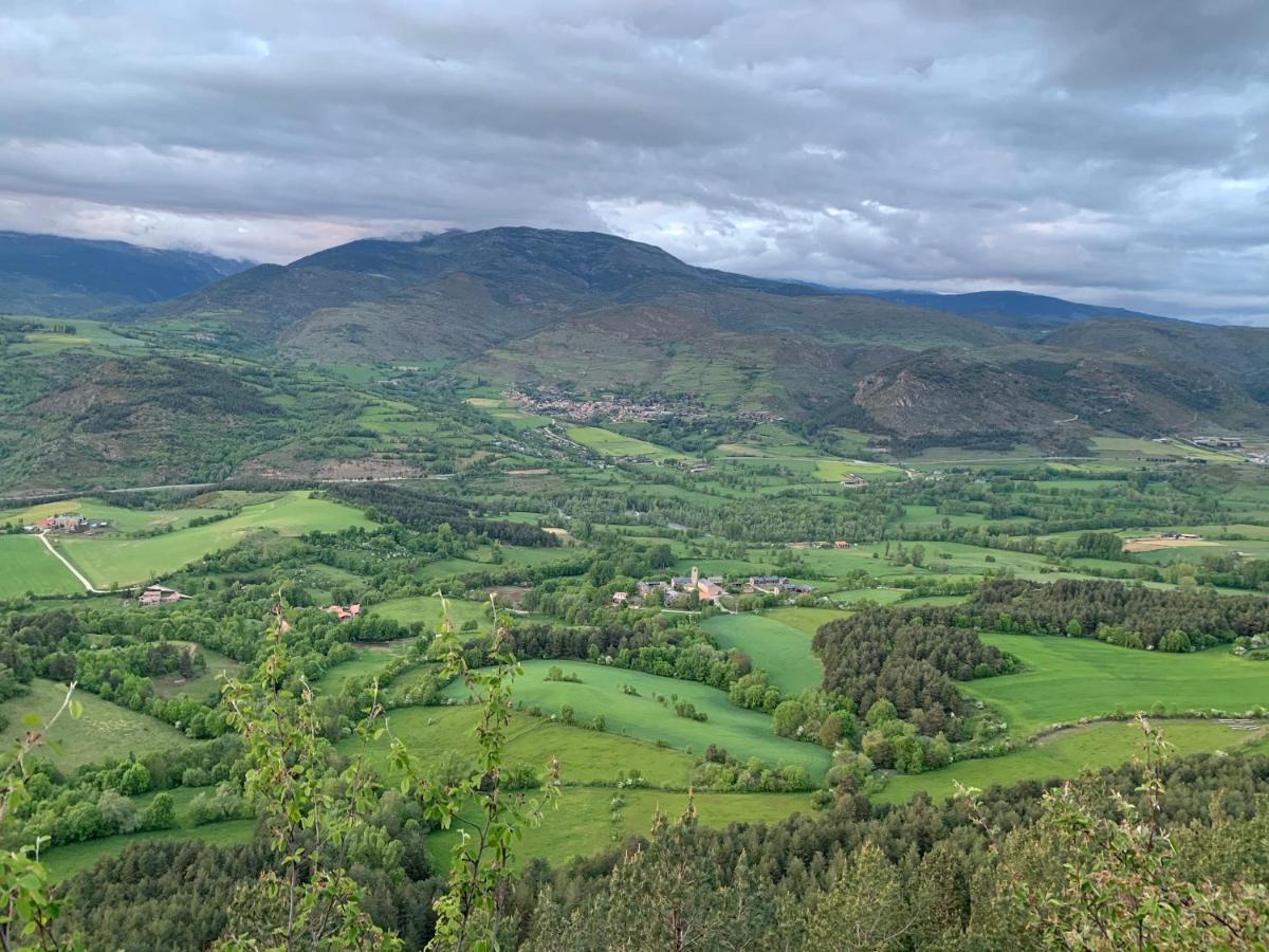 Atico Con Encanto En Bellver De Cerdanya Apartment Luaran gambar