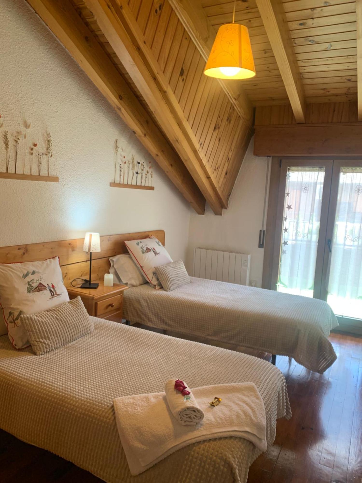 Atico Con Encanto En Bellver De Cerdanya Apartment Luaran gambar