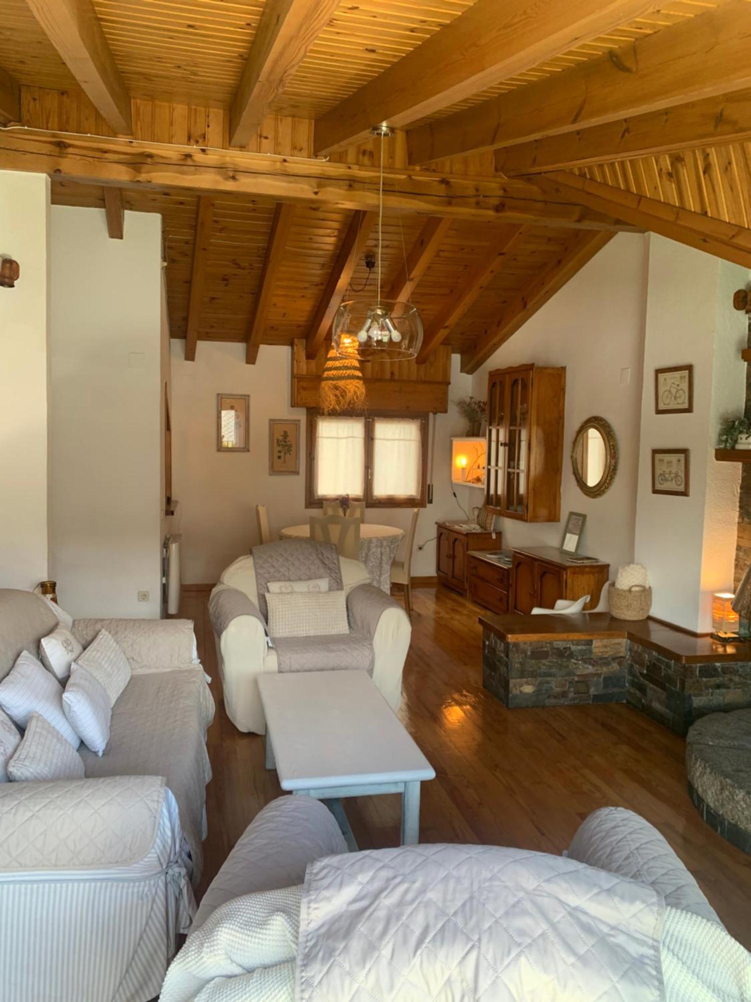 Atico Con Encanto En Bellver De Cerdanya Apartment Luaran gambar