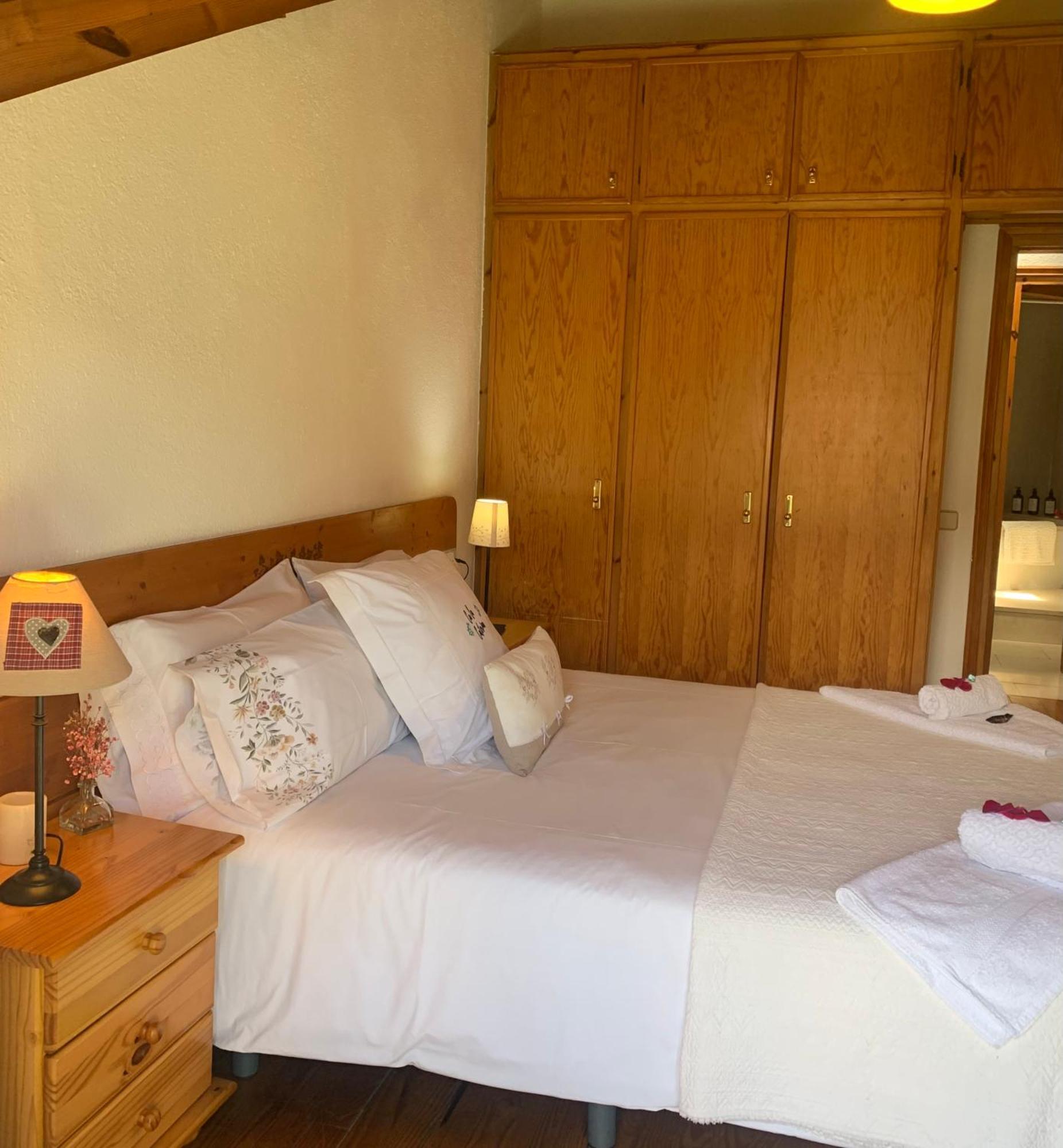 Atico Con Encanto En Bellver De Cerdanya Apartment Luaran gambar