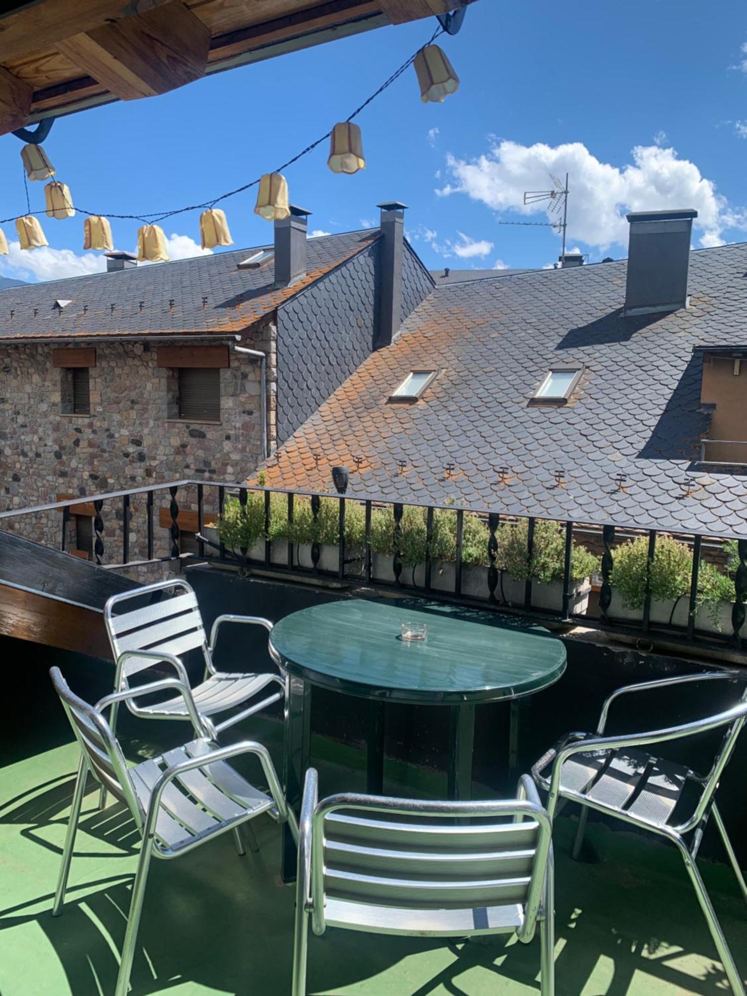 Atico Con Encanto En Bellver De Cerdanya Apartment Luaran gambar