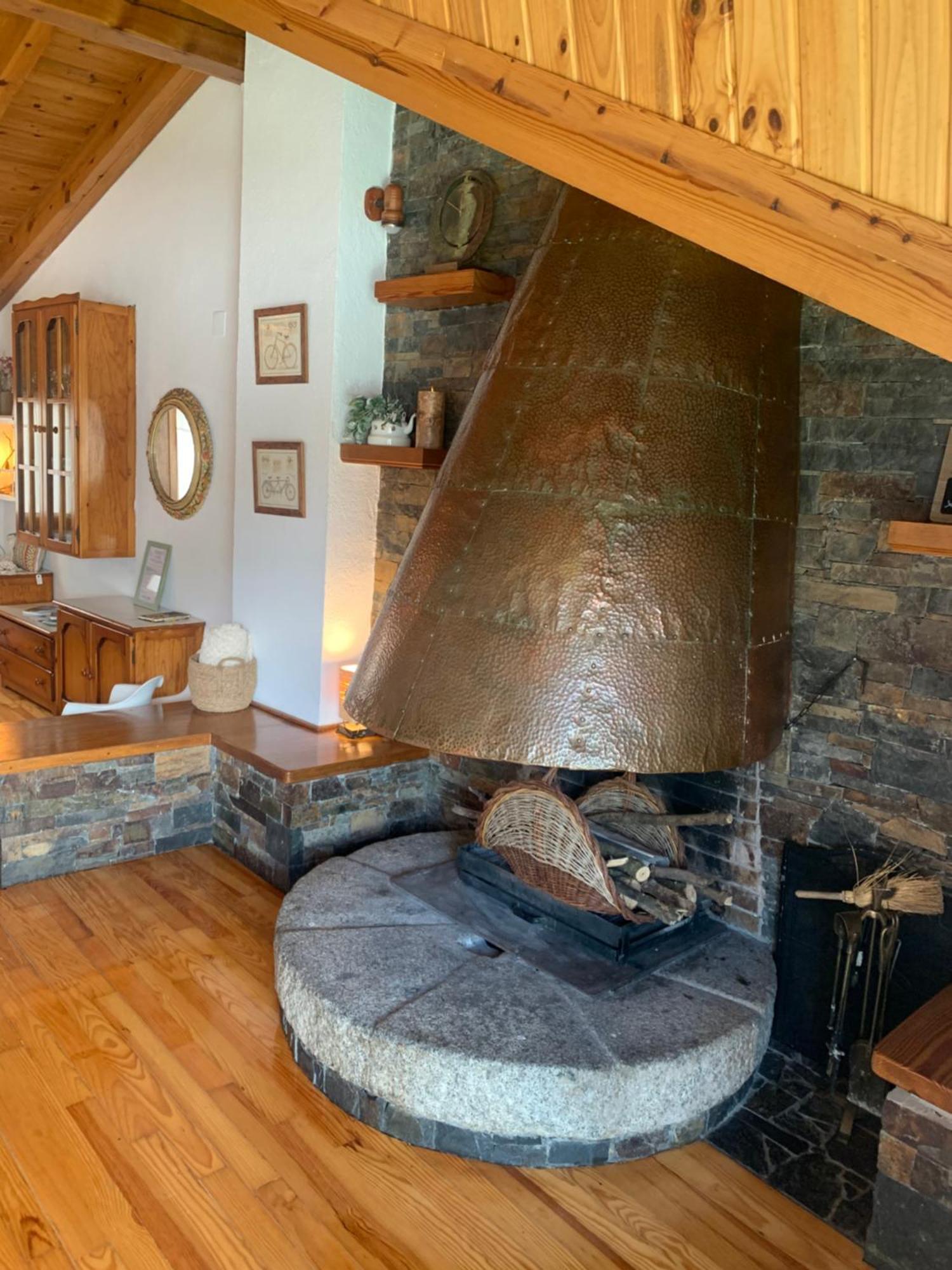 Atico Con Encanto En Bellver De Cerdanya Apartment Luaran gambar