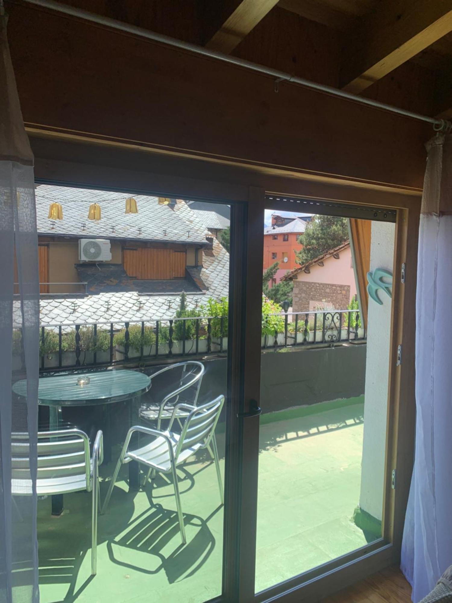 Atico Con Encanto En Bellver De Cerdanya Apartment Luaran gambar