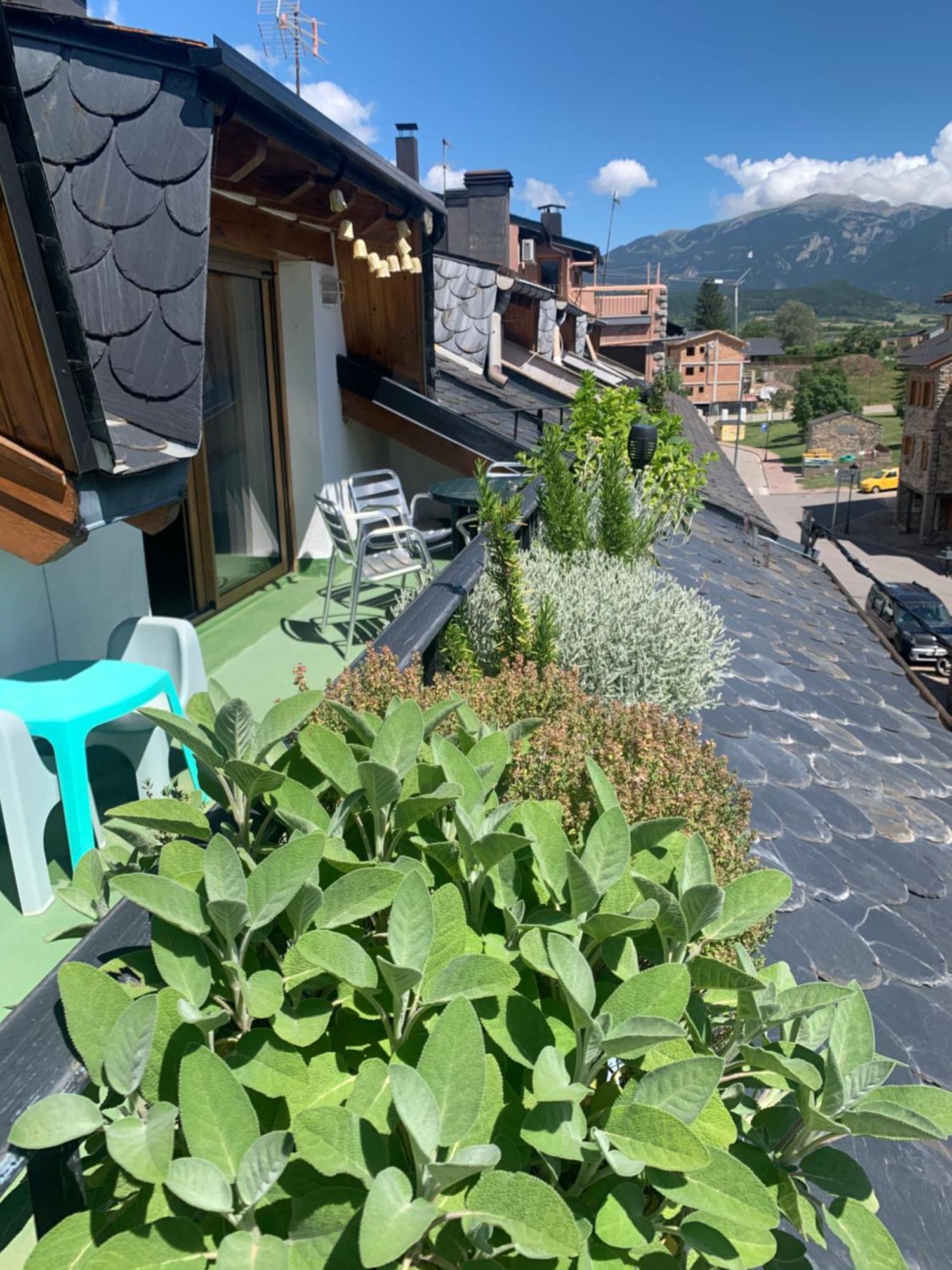 Atico Con Encanto En Bellver De Cerdanya Apartment Luaran gambar