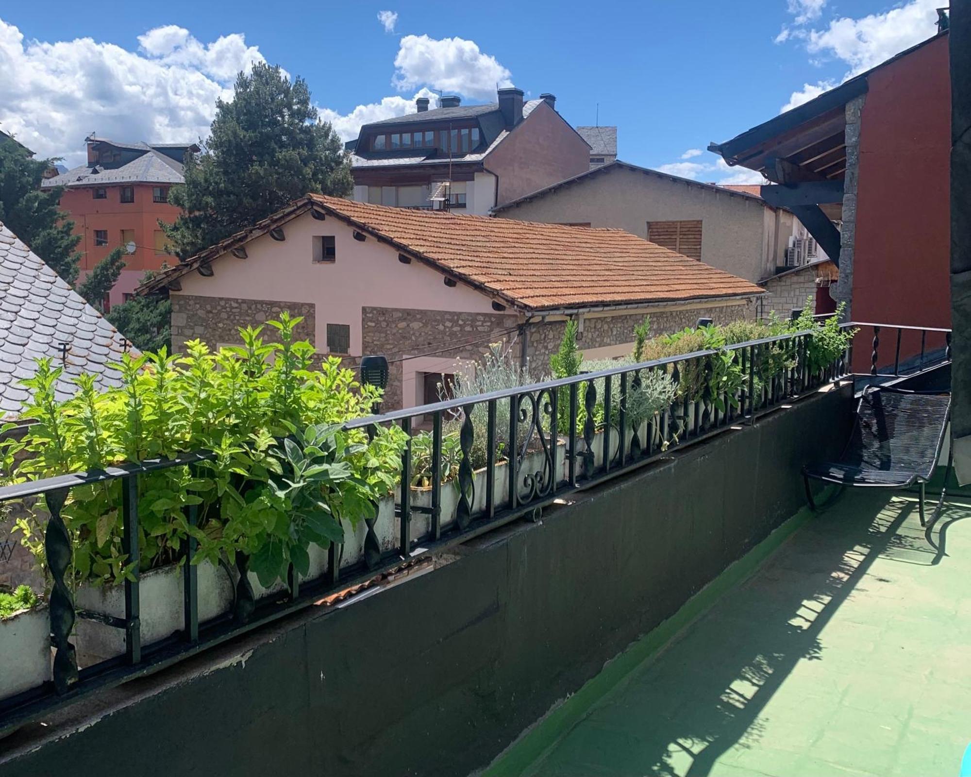 Atico Con Encanto En Bellver De Cerdanya Apartment Luaran gambar
