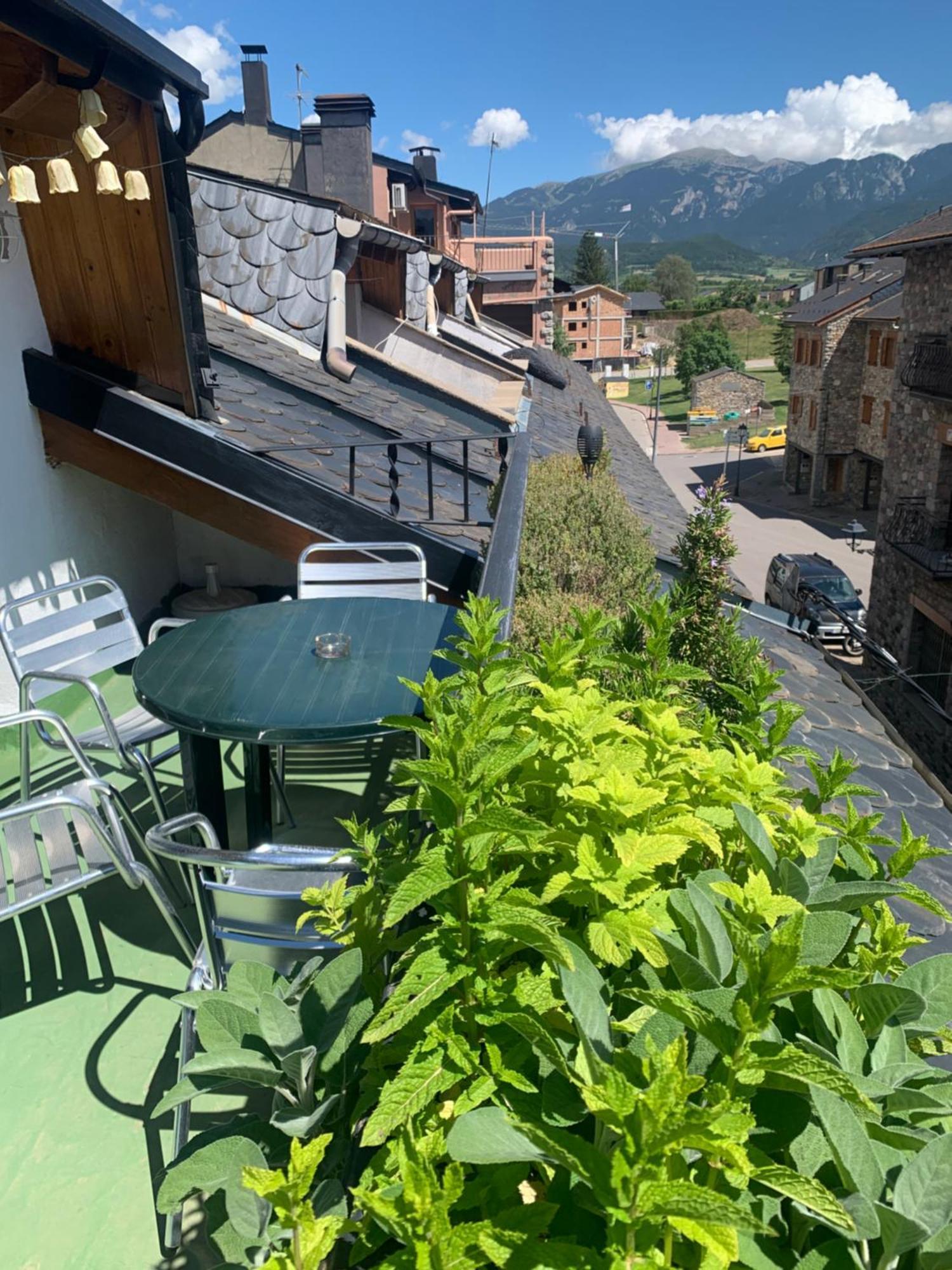 Atico Con Encanto En Bellver De Cerdanya Apartment Luaran gambar