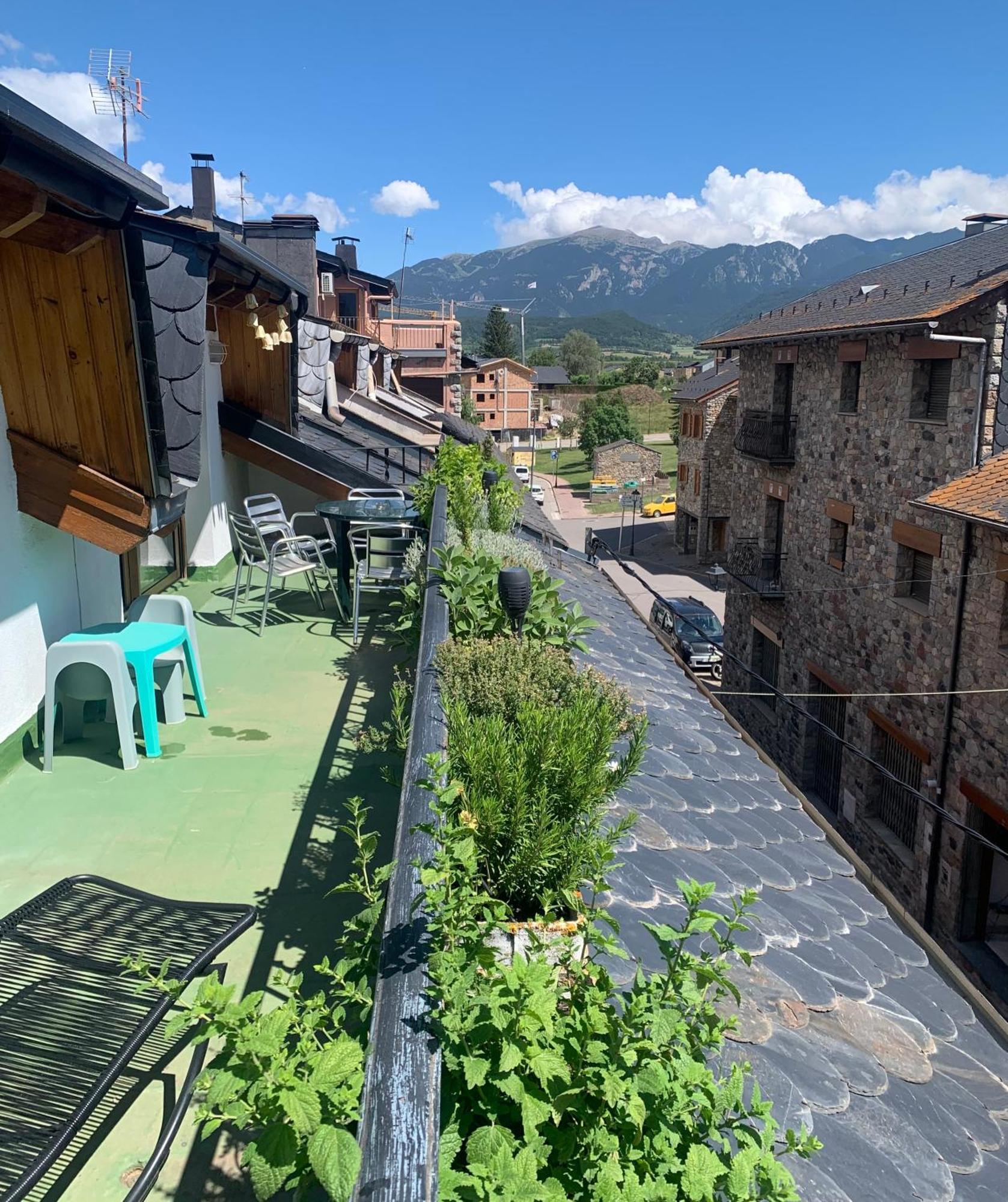 Atico Con Encanto En Bellver De Cerdanya Apartment Luaran gambar