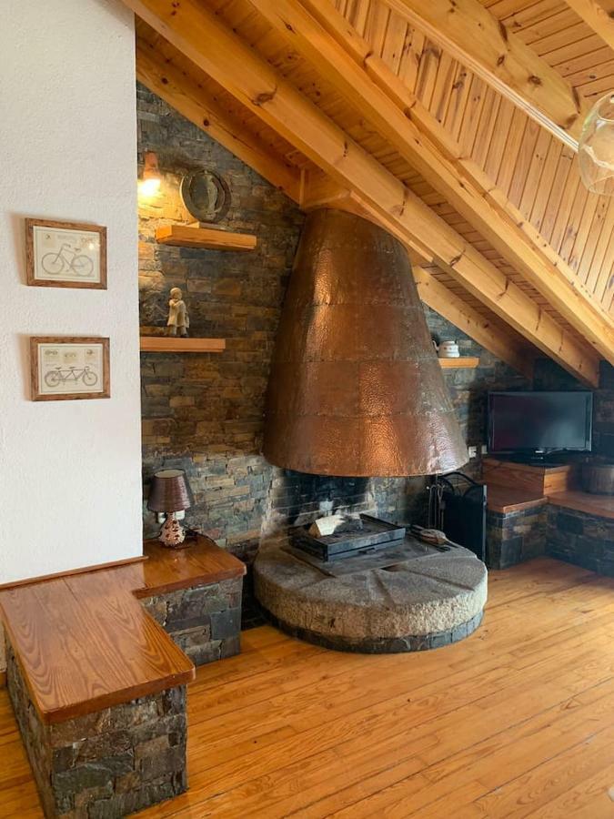 Atico Con Encanto En Bellver De Cerdanya Apartment Luaran gambar